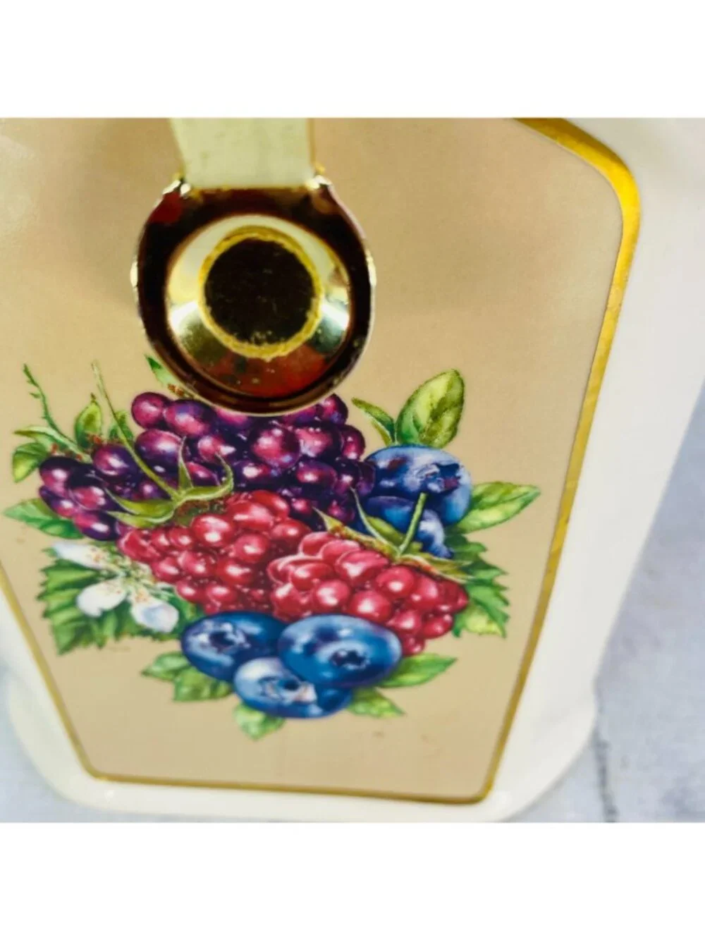 Knott's Berry Farm STRAWBERRY BLUEBERRIES Floral Ceramic Ivory 10
